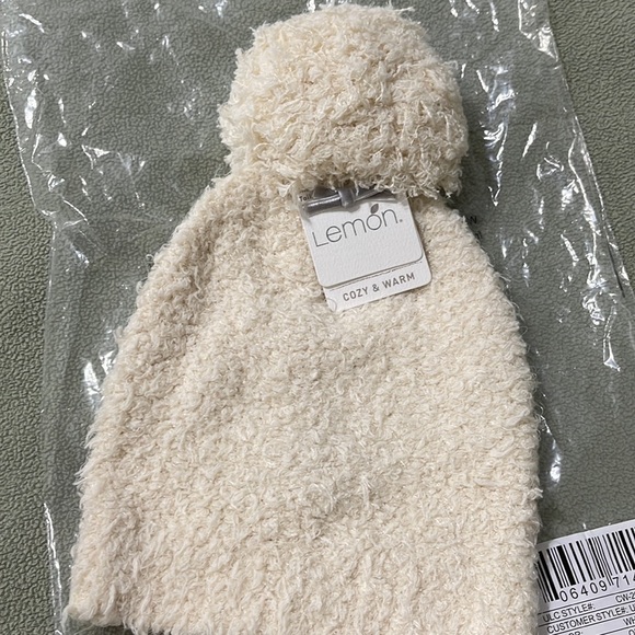 LEMON Snow Drift Pom Pom Beanie - Picture 7 of 14